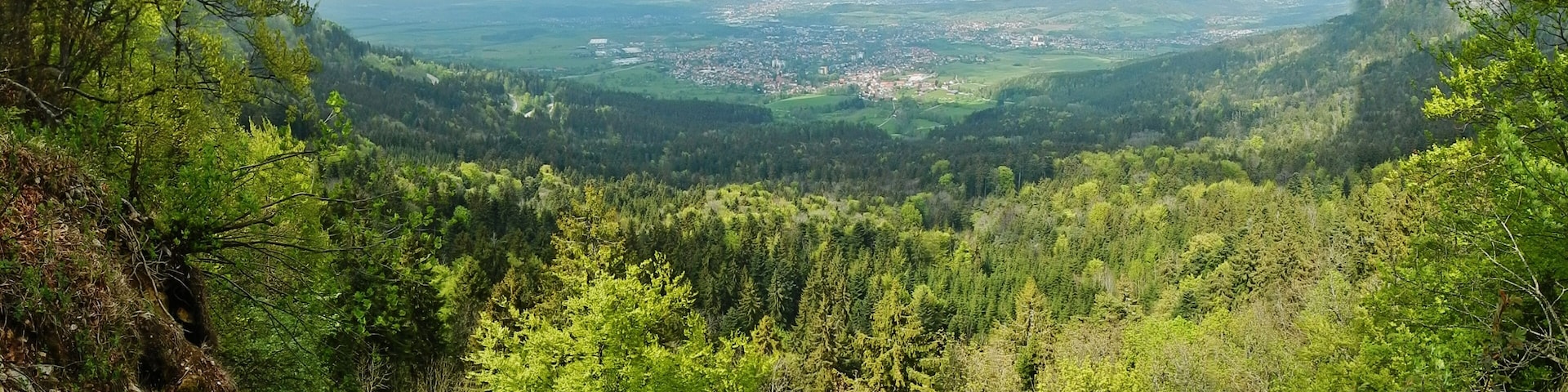 Schinderlucke 949 m ü. NN: Ausblick vom Albtraufgängerweg in der Nähe vom Hörnle Richtung Balingen