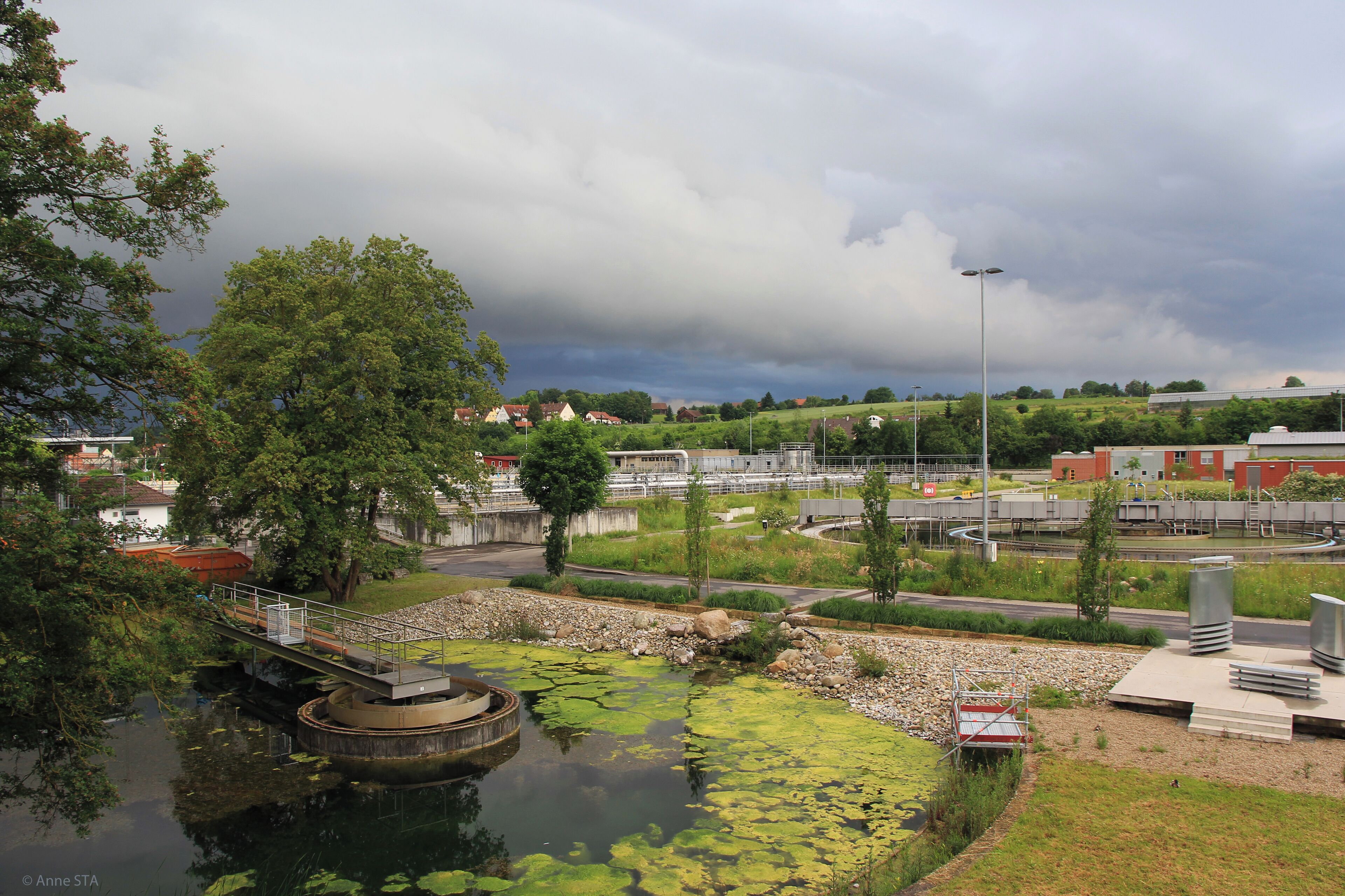 Regnerischer Tag am Hauptklärwerk in Stuttgart-Mühlhausen