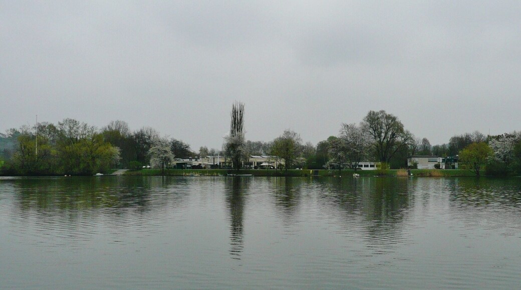 Beim 366 km langen Neckartalradweg: Max-Eyth-See (Akademische Seglervereinigung Stuttgart e.V.; Marine-Verein Stuttgart 1899 e.V.,)