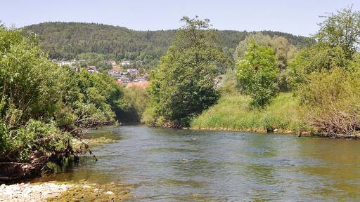Beim 366 km langen Neckartalradweg: Neckar zwischen Sulz und Horb