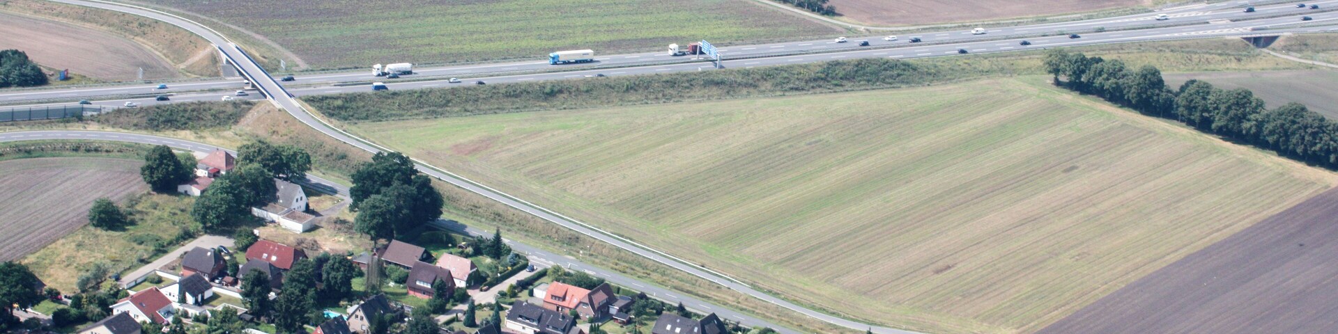 Lufbilder Brinkum: Brinkum, Silbersee, Dreieck Stuhr (identische Bildbeschreibung für File:2012-08-08-fotoflug-bremen zweiter flug 1355.JPG bis File:2012-08-08-fotoflug-bremen zweiter flug 1437.JPG; alle mit GPS-Koordinaten