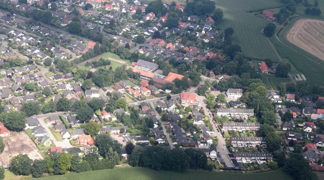Fotoflug: von Flughafen Ganderkesee - Ganderkesee Stadt - Hasportsee - Roland Center - Grollaner See - Airport Bremen (identische Bildbeschreibung für File:2012-08-08-fotoflug-bremen zweiter flug 0001.JPG bis File:2012-08-08-fotoflug-bremen zweiter flug 0100.JPG
