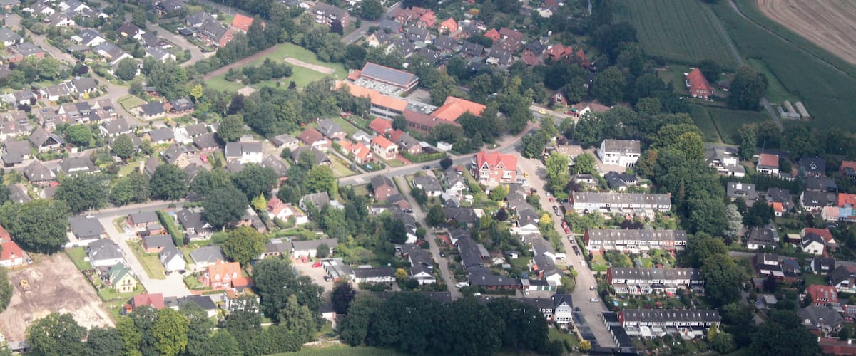 Fotoflug: von Flughafen Ganderkesee - Ganderkesee Stadt - Hasportsee - Roland Center - Grollaner See - Airport Bremen (identische Bildbeschreibung fĂŒr File:2012-08-08-fotoflug-bremen zweiter flug 0001.JPG bis File:2012-08-08-fotoflug-bremen zweiter flug 0100.JPG