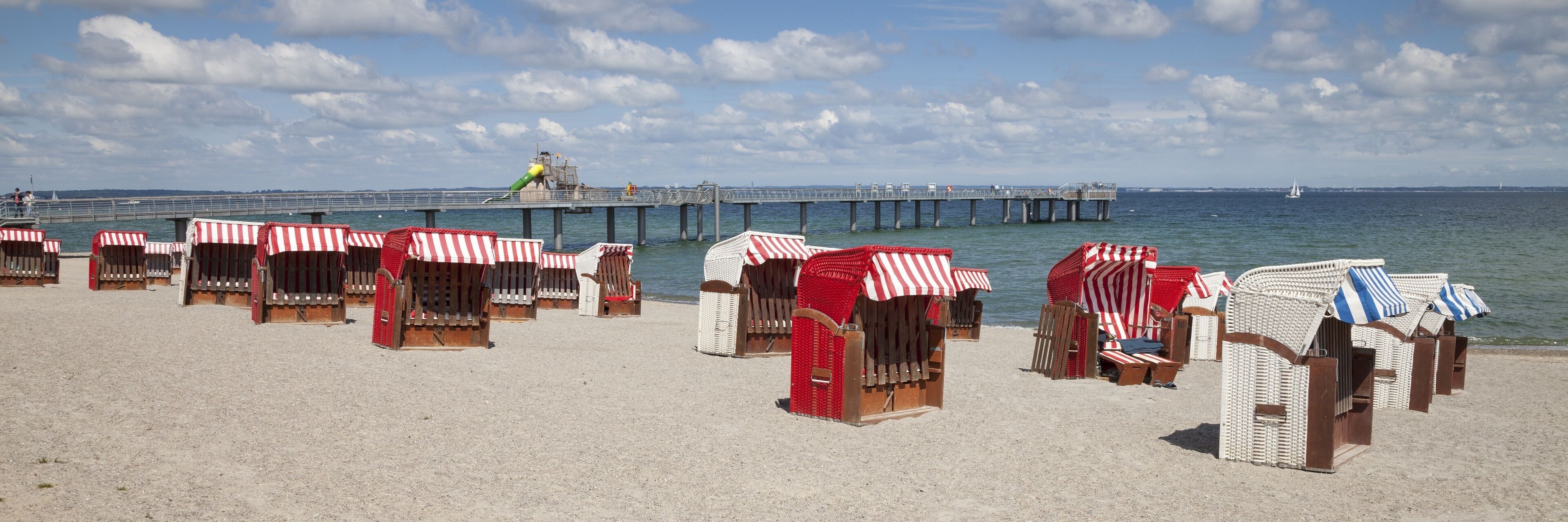 Timmendorfer beach with beach chairs and pier, Niendorf, Bay of Lübeck, Schleswig-Holstein, Germany, Europe