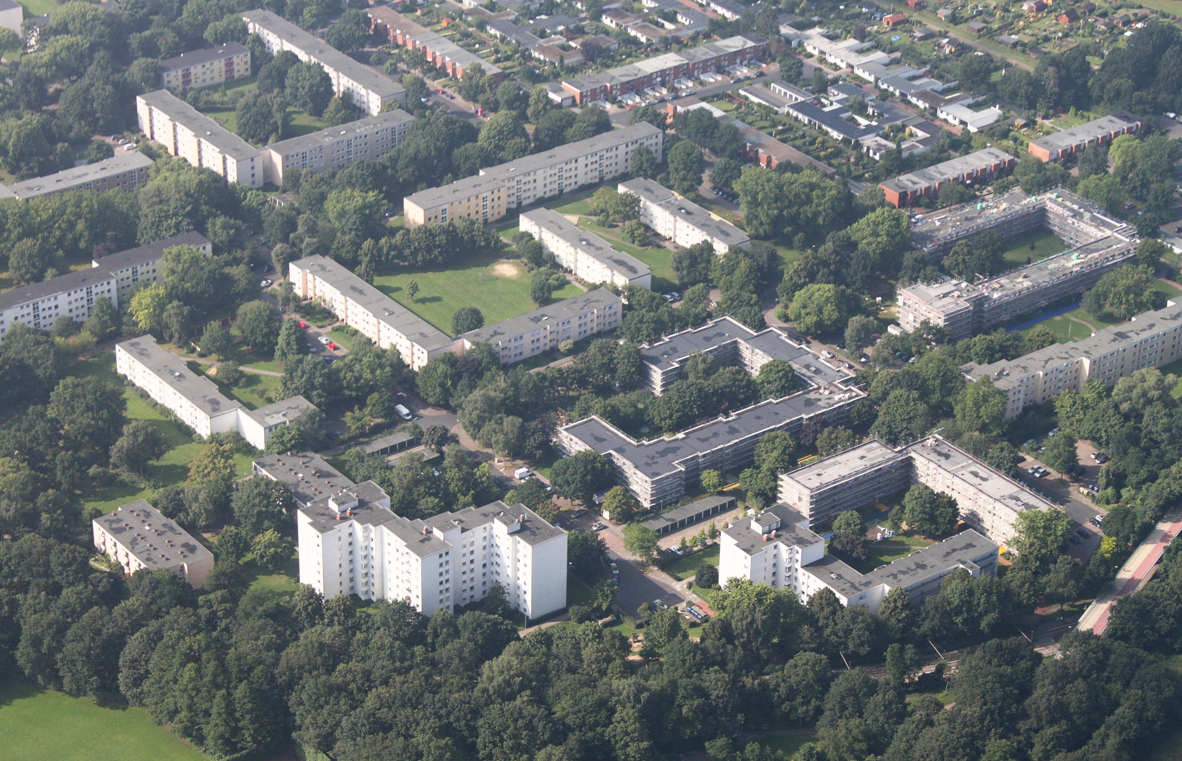 Luftaufnahme Bremen; entlang der A27 vom Weserpark (Bremer Kreuz; Blick aus der linken Flugzeugseite) zur Uni Bremen mit einem kleinen Abstecher zum Krankenhaus Bremen Ost; Flughöhe 500 m