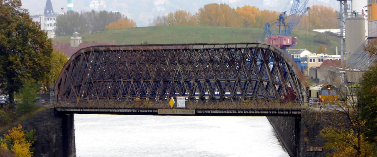 Dresden, die Hafenbrücke von Westen gesehen.