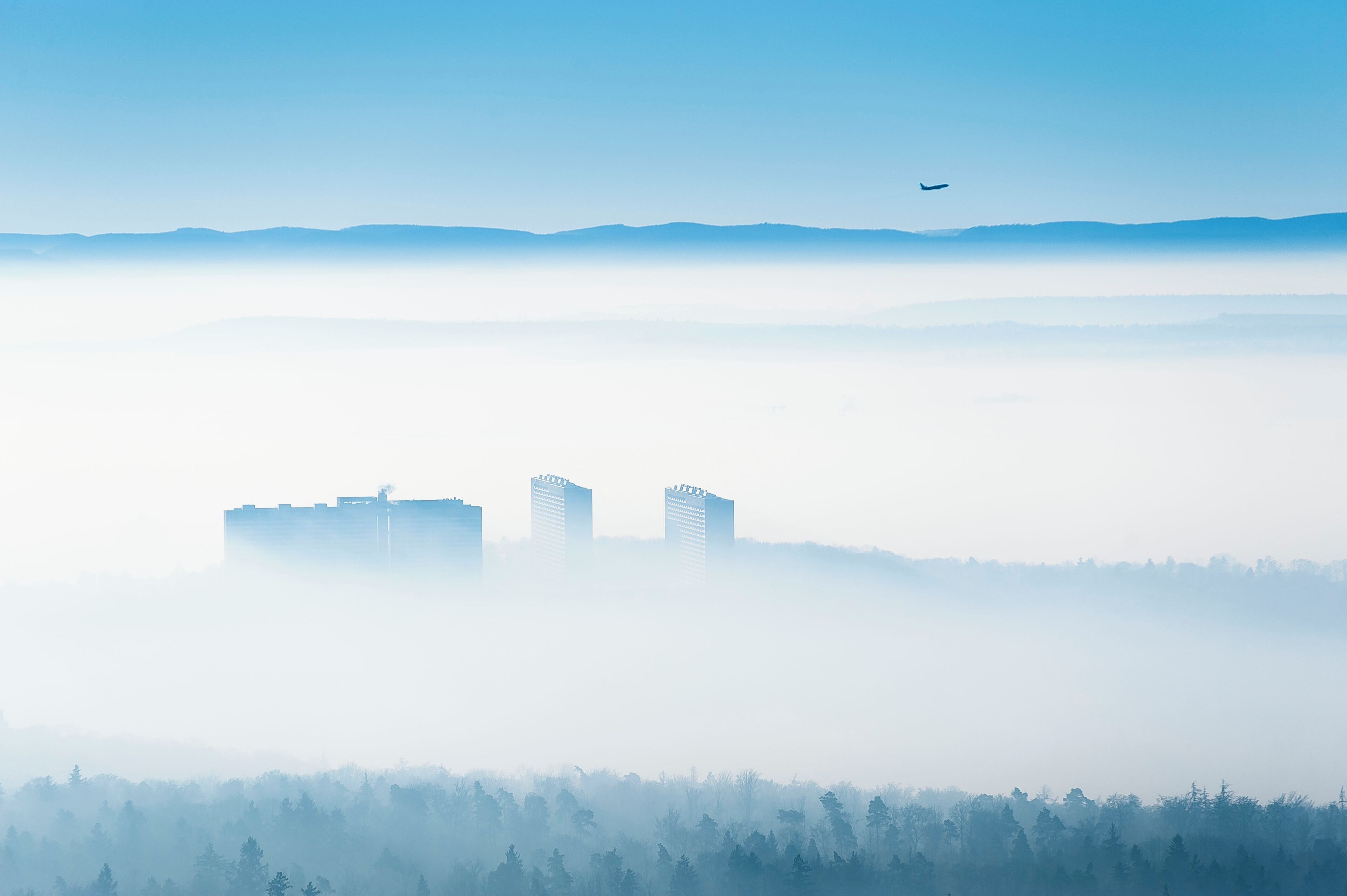 Blick vom Fernsehturm Stuttgart auf die Hochhäuser im Asemwald