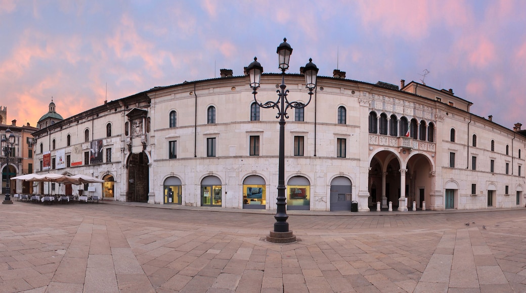 Brescia, piazza Loggia a 180 gradi
