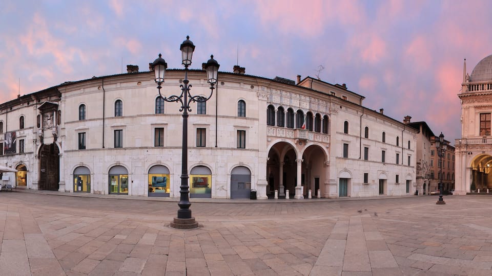 Brescia, piazza Loggia a 180 gradi