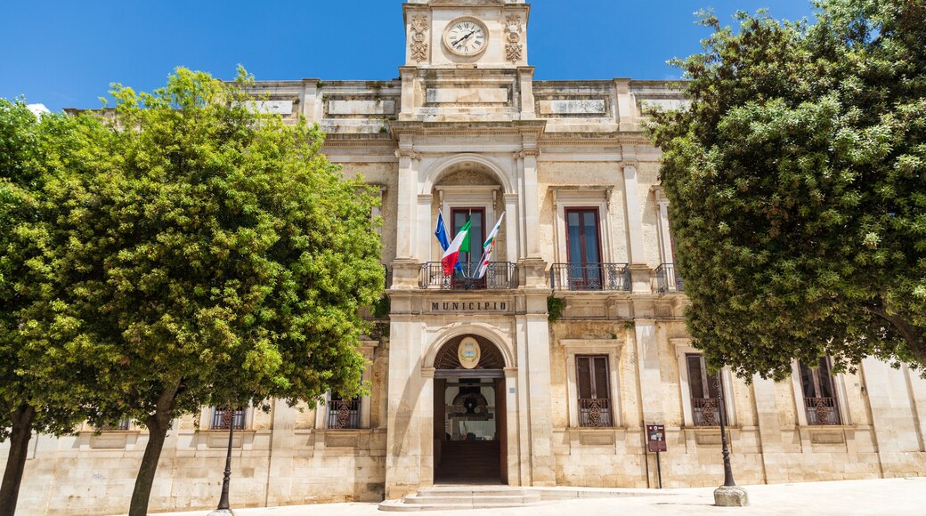 Italy, Apulia, Metropolitan City of Bari, Gioia del Colle. Municipal building. Italian word "municipio" meaning municipal.