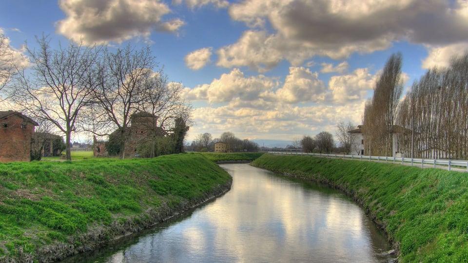 NAVIGLIO CANAL - Albareto, (MO), Italy - March 20, 2009