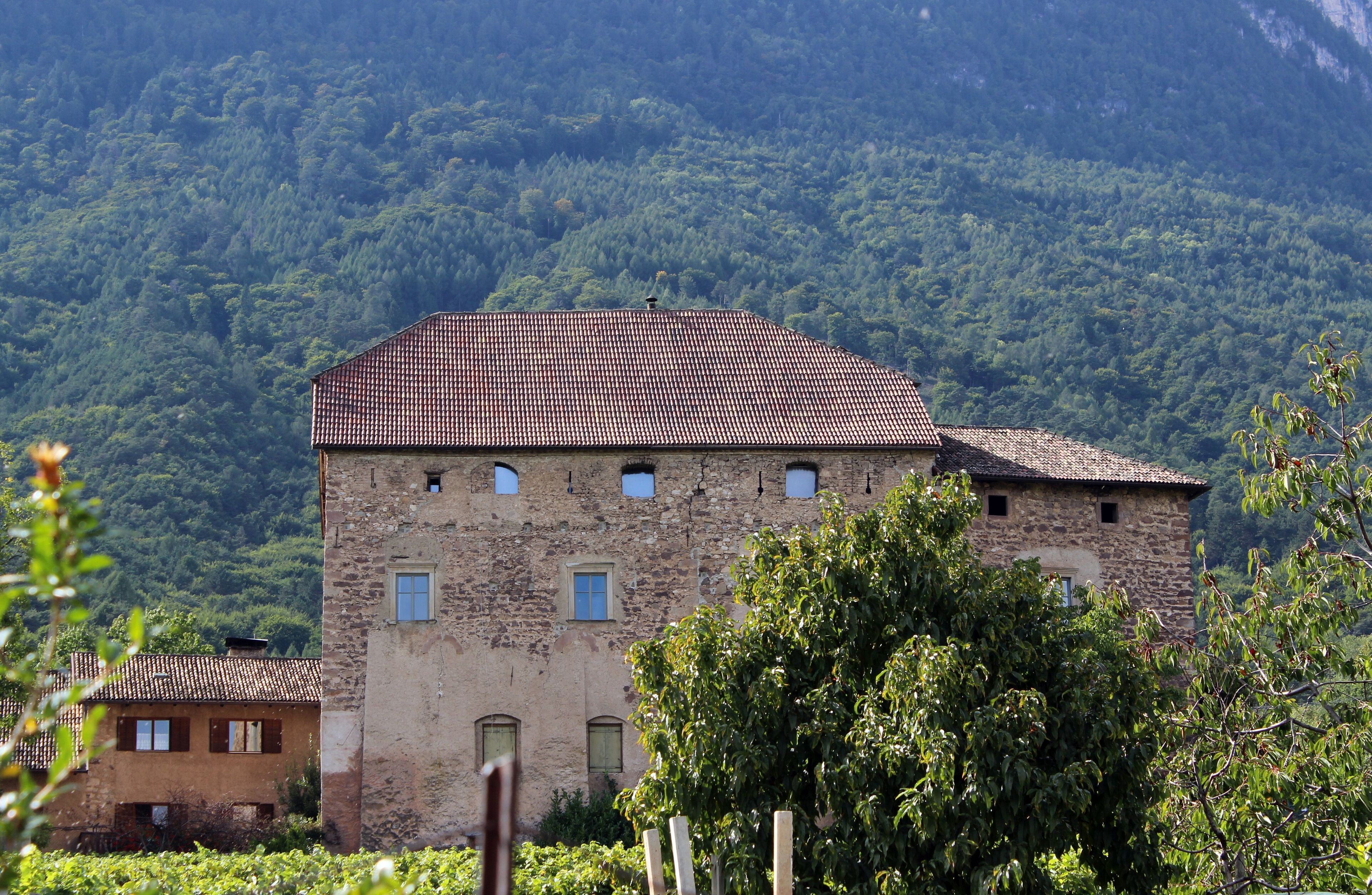 Ansitz Montan, Kreuzsteinstraße 7 in Eppan (Südtirol)