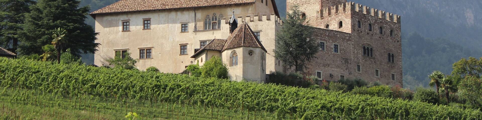Schloss Freudenstein mit St.-Andreas-Kapelle in Eppan