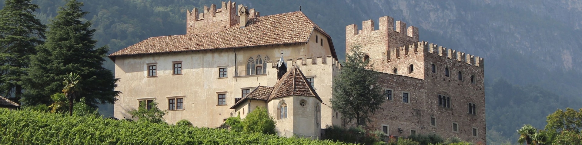 Schloss Freudenstein mit St.-Andreas-Kapelle in Eppan