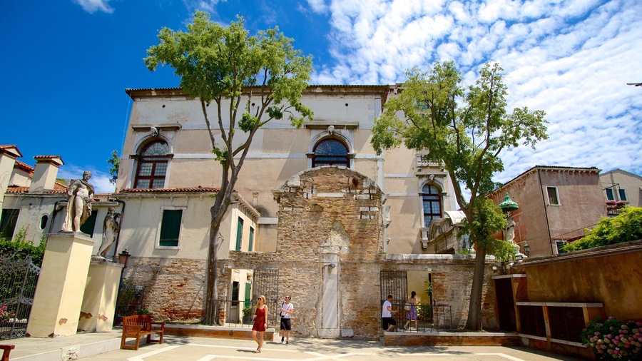 Venezia-Murano-Burano showing a house, a square or plaza and heritage architecture