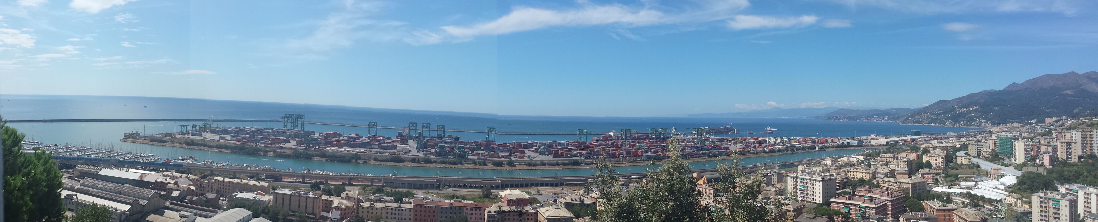 Panoramica Porto di Prà-Voltri con Costa Concordia