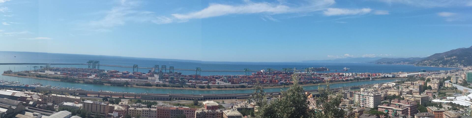 Panoramica Porto di Prà-Voltri con Costa Concordia