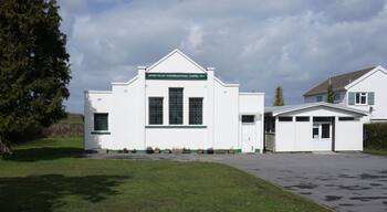 Upper Killay Pines Congregational Church. The Congregational chapel dates from 1911. The building also accommodates a Korean church.