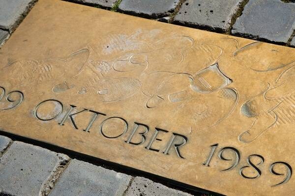 Monument to Peaceful Revolution featuring signage