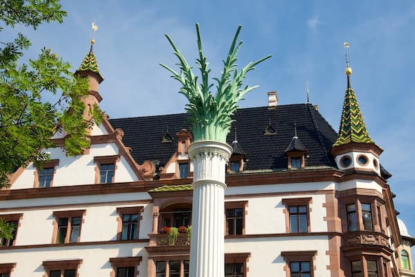 Leipzig showing a monument