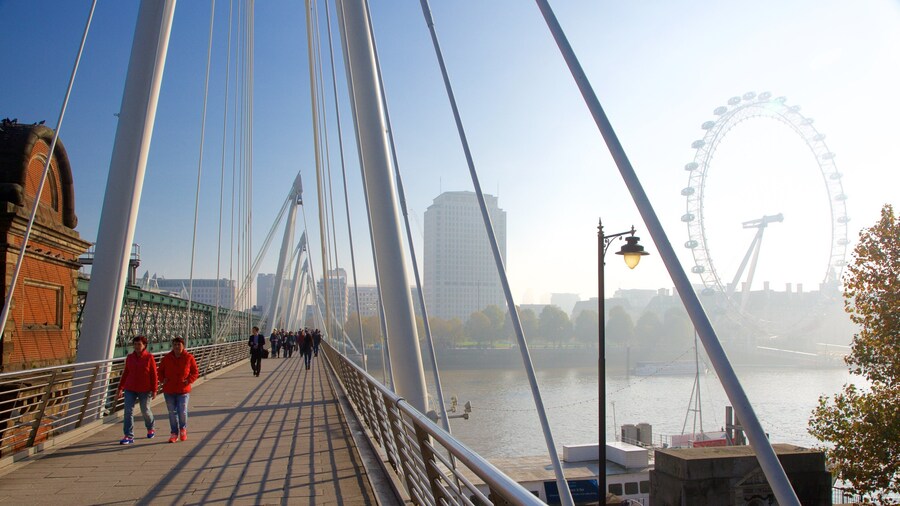 Londres mostrando um rio ou cĂłrrego, neblina e uma ponte