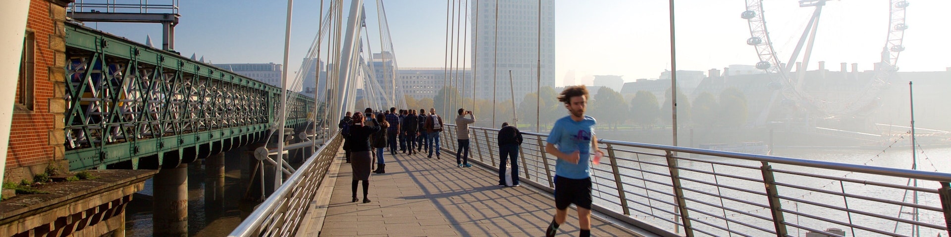 Londres caracterizando um rio ou córrego, uma ponte e uma cidade