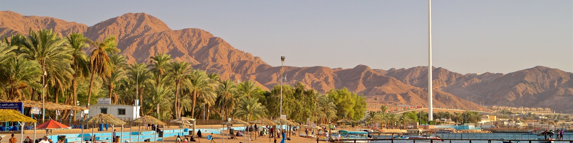 Akaba das einen Sandstrand, tropische Szenerien und Schwimmen