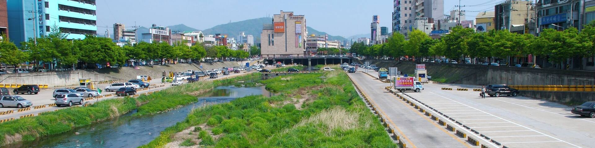Photograph of Daejeoncheon, a river in Daejeon, South Korea, near Central Street in Dong-gu.