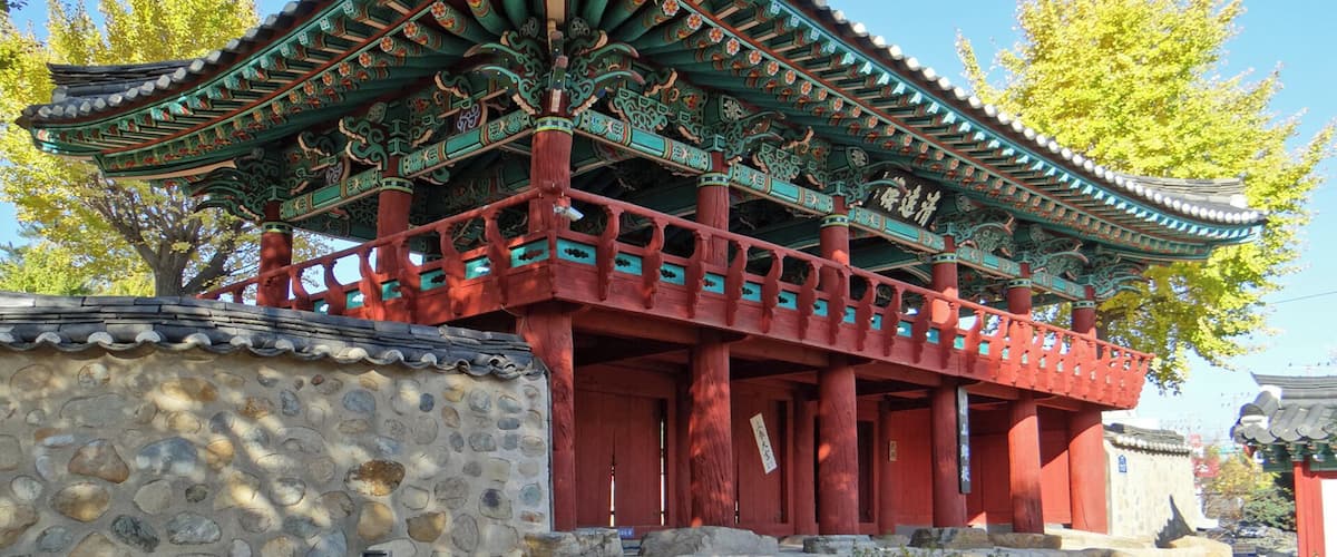 The Ulsan Hyanggyo is a public local educational institution from the Joseon Era (1392-1897). The structure includes a Confucian shrine, sage shrines, gates, lecture hall, and dormitories. Cheongwonru is the front gate to the hyanggyo. The gate roof is hipped and gabled with double eaves above an open second level that was used as a study area by the Confucian scholars at the school.
