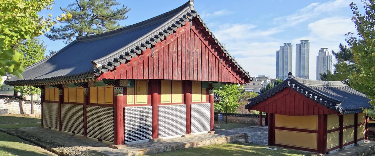 The Ulsan Hyanggyo is a public local educational institution from the Joseon Era (1392-1897). Structures include a Confucian shrine, sage shrines, gates, lecture hall, and dormitories. The Confucian shrine hall, Daeseongjeon, is dedicated to Confucius (552-479 B.C.). Daeseongjeon has a gabled roof with a wing-like bracket style.
