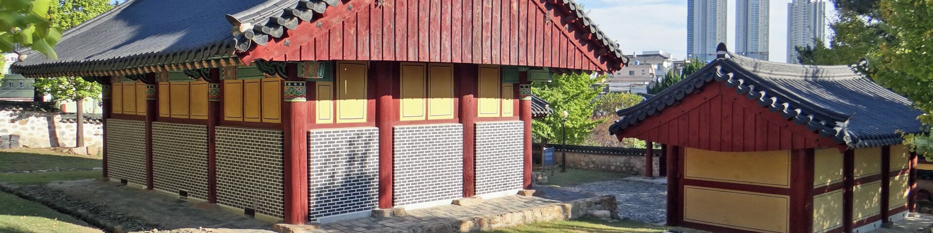 The Ulsan Hyanggyo is a public local educational institution from the Joseon Era (1392-1897). Structures include a Confucian shrine, sage shrines, gates, lecture hall, and dormitories. The Confucian shrine hall, Daeseongjeon, is dedicated to Confucius (552-479 B.C.). Daeseongjeon has a gabled roof with a wing-like bracket style.