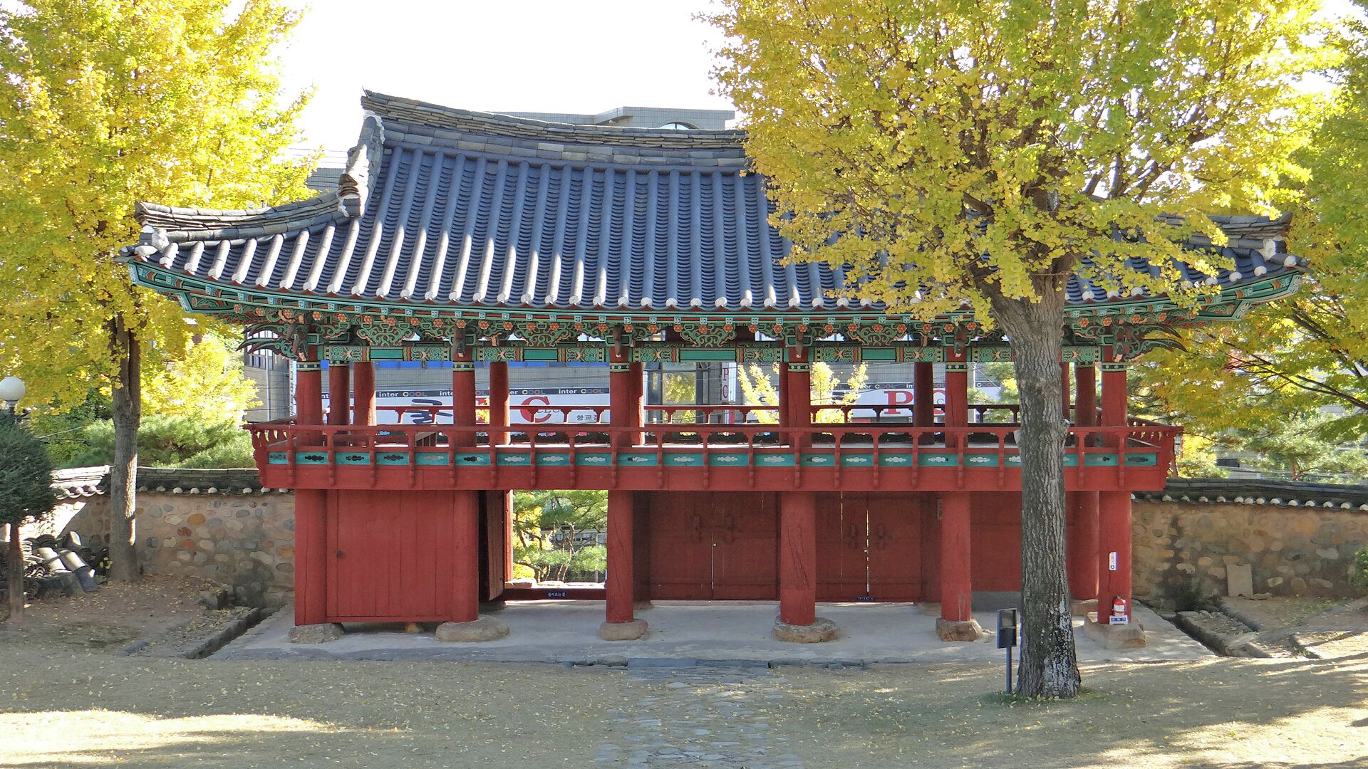 The Ulsan Hyanggyo is a public local educational institution from the Joseon Era (1392-1897). The structure includes a Confucian shrine, sage shrines, gates, lecture hall, and dormitories. Cheongwonru is the front gate to the hyanggyo. The gate roof is hipped and gabled with double eaves above an open second level that was used as a study area by the Confucian scholars at the school.