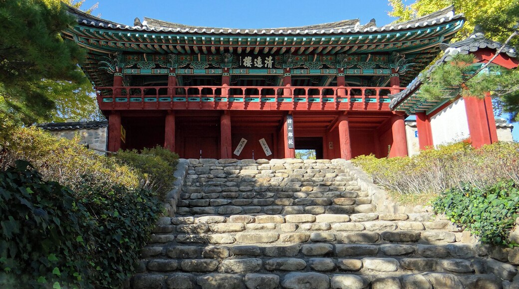 The Ulsan Hyanggyo is a public local educational institution from the Joseon Era (1392-1897). The structure includes a Confucian shrine, sage shrines, gates, lecture hall, and dormitories. Cheongwonru is the front gate to the hyanggyo. The gate roof is hipped and gabled with double eaves above an open second level that was used as a study area by the Confucian scholars at the school.