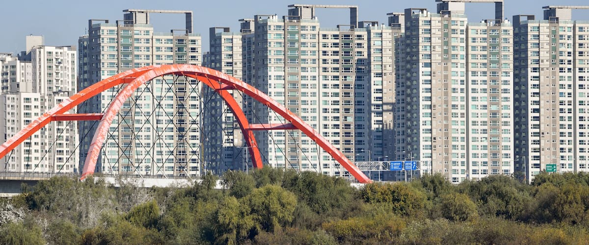 apartment along the Han River in Seoul.