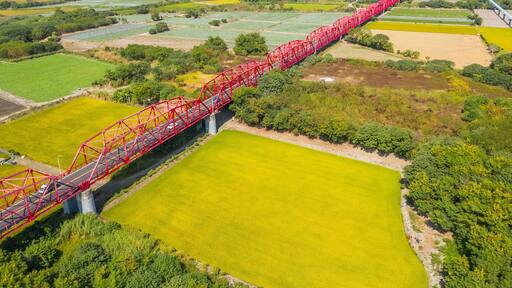 red famous Xilou Bridge