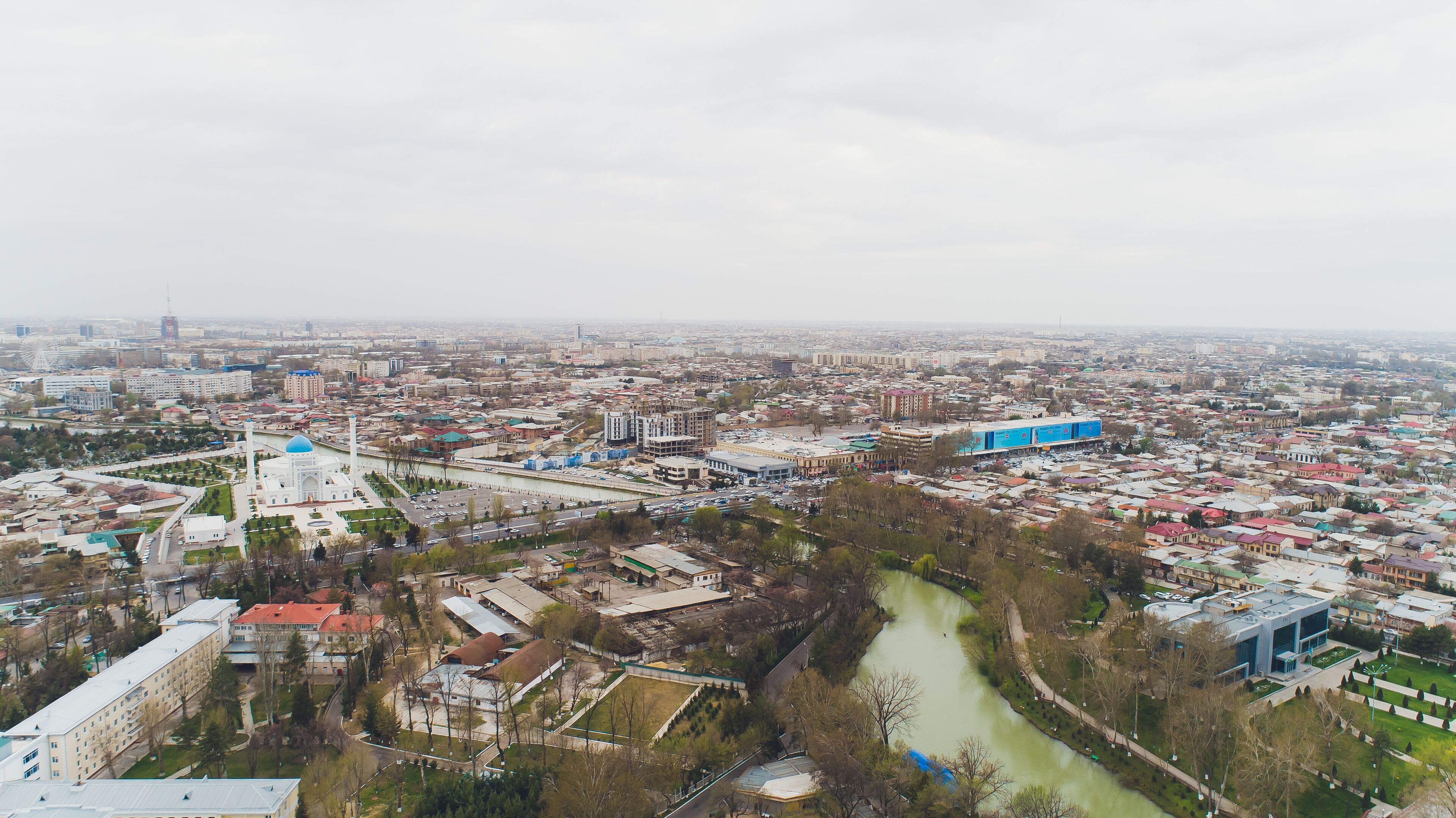 Uzbekistan Tashkent Minor largest masjidi Aerial cityscape.