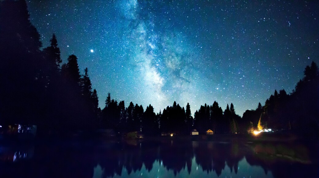 Purenli Lake in Duzce city, Turkey. Milkyway and the lake together.