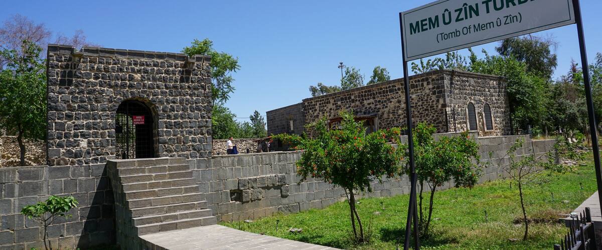 A stone building with a sign reading "MEM ÖZİN TÜRBESİ (Tomb Of Mem Özün)".