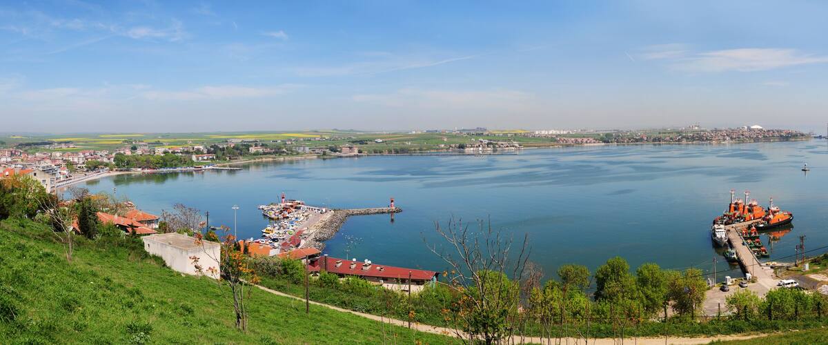 Marmara Ereglisi district in Tekirdag, Turkey, is a tourism city. It attracts attention with its historical artifacts and sea.