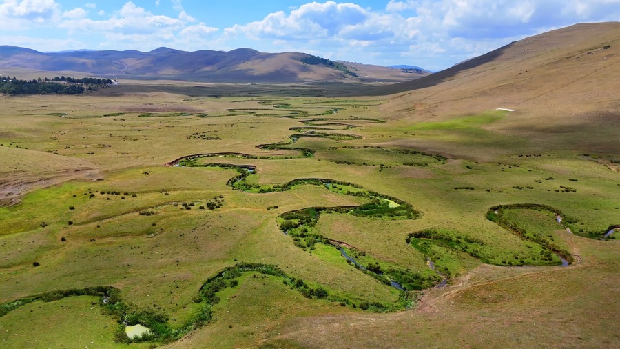 The Perşembe Yaylası is the summer pastureland of Perşembe district. Panoramic View of Meandering Stream and Majestic Mountains in Perşembe Plateau, Ordu, Turkiye.