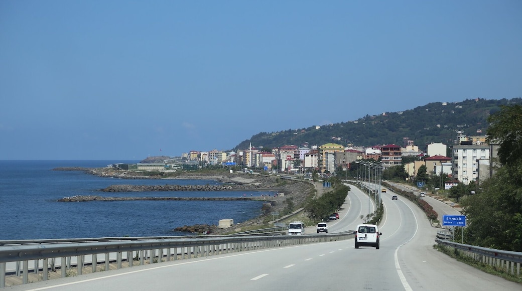 On the Black Sea coastal high way driving through Turkey on our way to Georgia. Lovely view from the car but unfortunately the beaches not that many and quite hard to find. We finally managed to park the car to go for a swim in the sea - it was lovely. #theadventurerally #projectmongolia #hampuselinochhajen #arvika #sweden #turkey #july2014