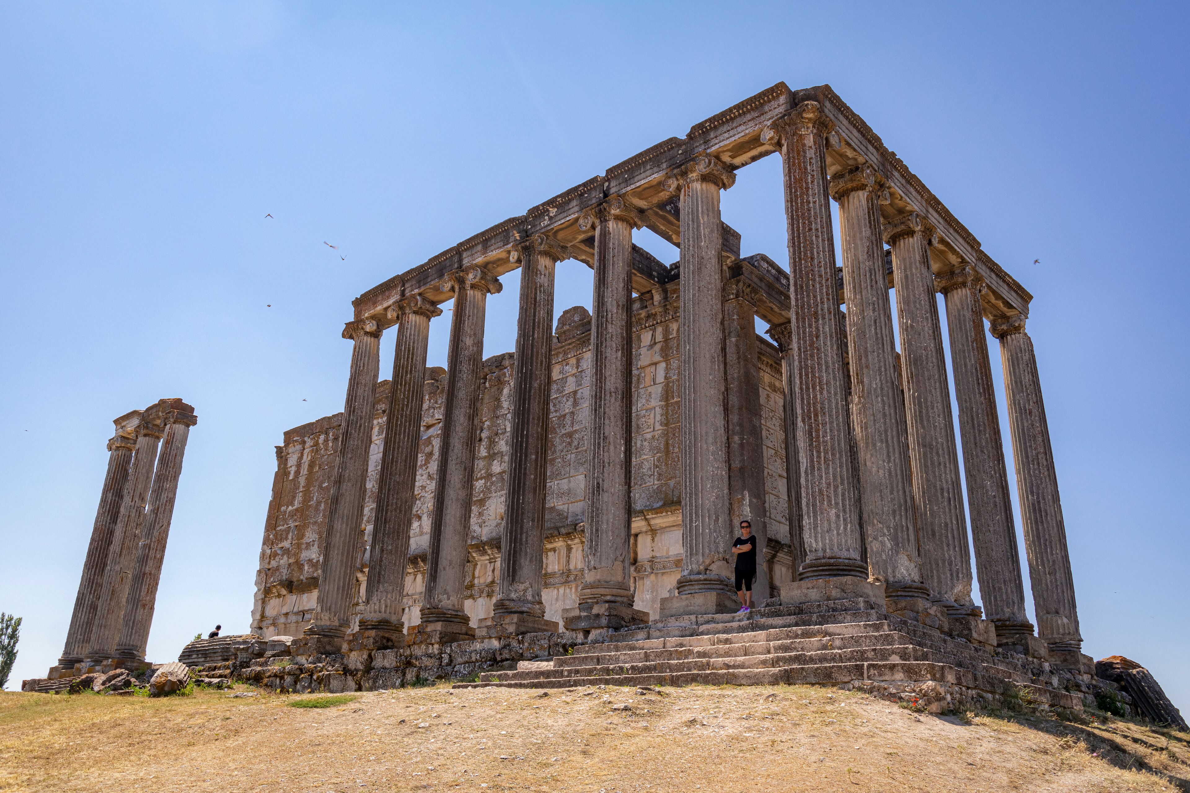 Aizonai ancient city, Its construction started in the 1st century AD during the reign of Emperor Domitianus. 2nd century. Its construction was completed during the reign of Emperor Hadrian. 