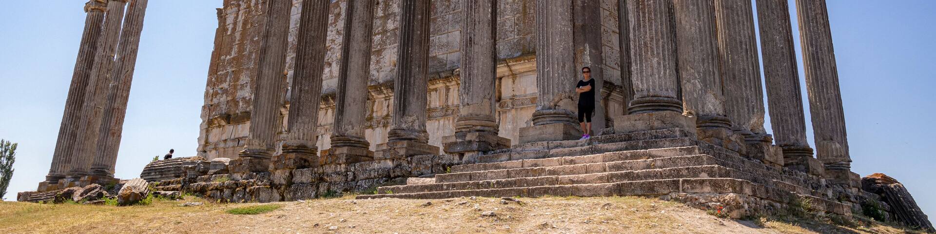 Aizonai ancient city, Its construction started in the 1st century AD during the reign of Emperor Domitianus. 2nd century. Its construction was completed during the reign of Emperor Hadrian.