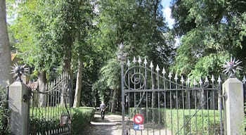 Toegangspoort Kasteelpark Beauvoorde, Wulveringemstraat 10 in Wulveringem