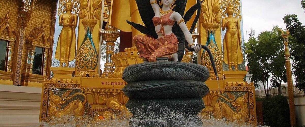There are so many wonderful places places to visit in Thailand but I wonder if we should go and see the original sculpture of this in Thailand - do you know where it is?⠀