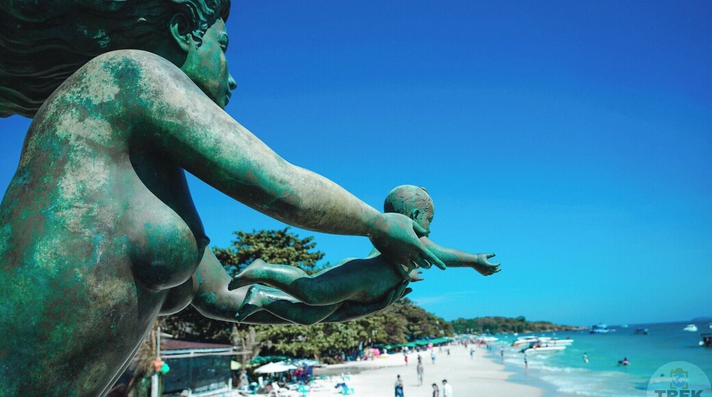 Island Views: The mermaid statue is said to represent motherly love. #sonyalpha #sonya7riii #travel #travelphotography #asia #southeastasia #thailand #rayong #kohsamet #kohsamed #island #beach #whitesand #mermaid #baby #statue #blueskies #bluewater #igthailand #travelthailand #amazingthailand #amzthld #thailandinsider #lonelyplanet #lpfanphoto #wanderlust