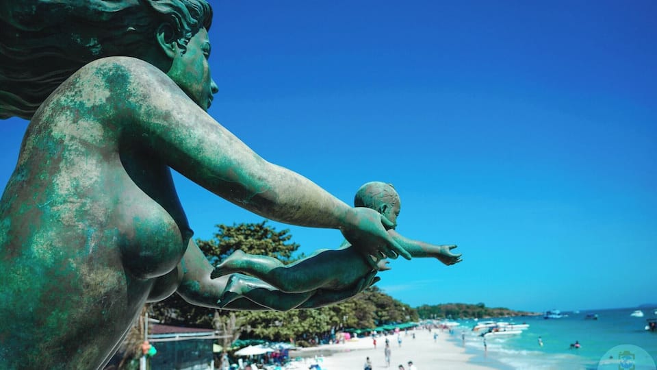 Island Views: The mermaid statue is said to represent motherly love. #sonyalpha #sonya7riii #travel #travelphotography #asia #southeastasia #thailand #rayong #kohsamet #kohsamed #island #beach #whitesand #mermaid #baby #statue #blueskies #bluewater #igthailand #travelthailand #amazingthailand #amzthld #thailandinsider #lonelyplanet #lpfanphoto #wanderlust