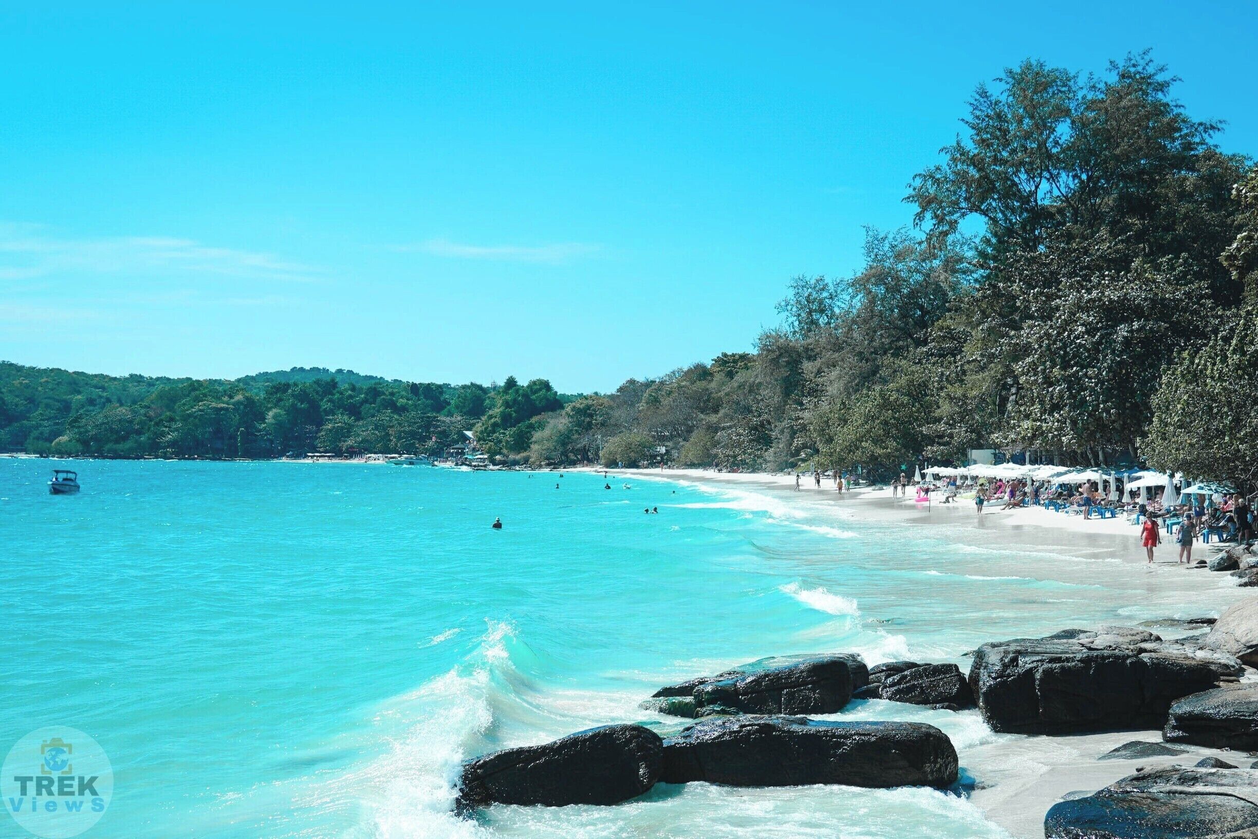 Island Views: Sometimes as far as the eye can see is all you need to see. #sonyalpha #sonya7riii #travel #travelphotography #asia #southeastasia #thailand #rayong #kohsamet #kohsamed #island #beach #whitesand #beachumbrellas #blueskies #bluewater #igthailand #travelthailand #amazingthailand #amzthld #thailandinsider #lonelyplanet #lpfanphoto #wanderlust