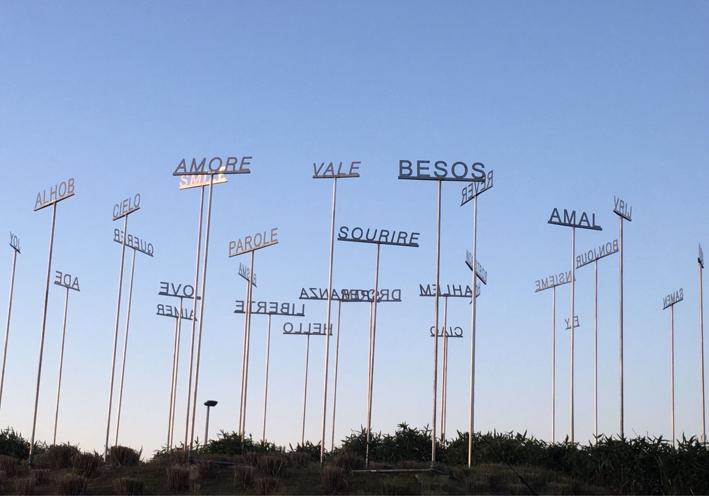 Amore - Besos - Sourire - Parole - Cielo - Hello

Charleroi Airport, Brussels, Belgium