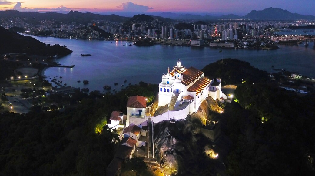 Convento da Penha e a Baía de Vitória.